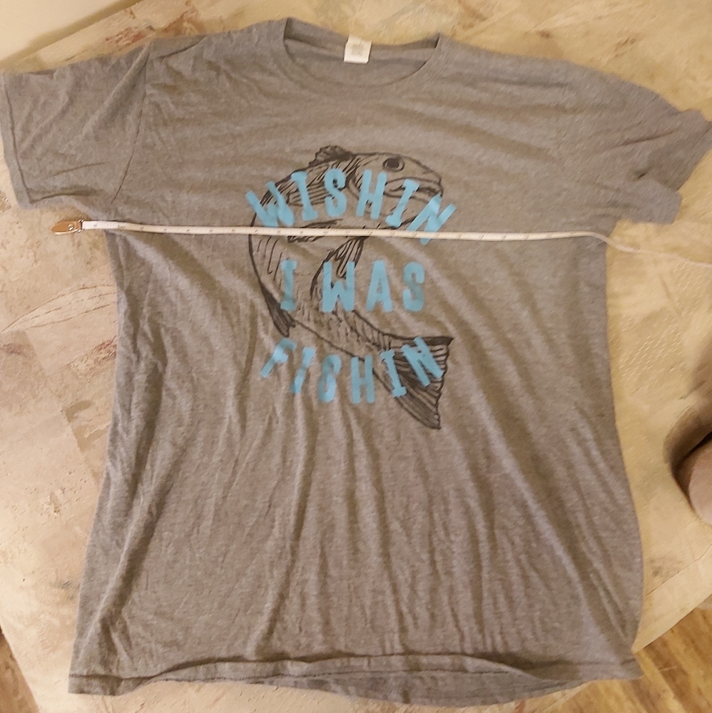 XL Gildan Men's T-shirt with Fishing Design